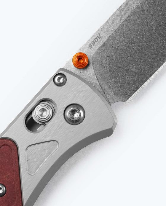 Benchmade Bugout Grey/Redstone Aluminum & Richlite